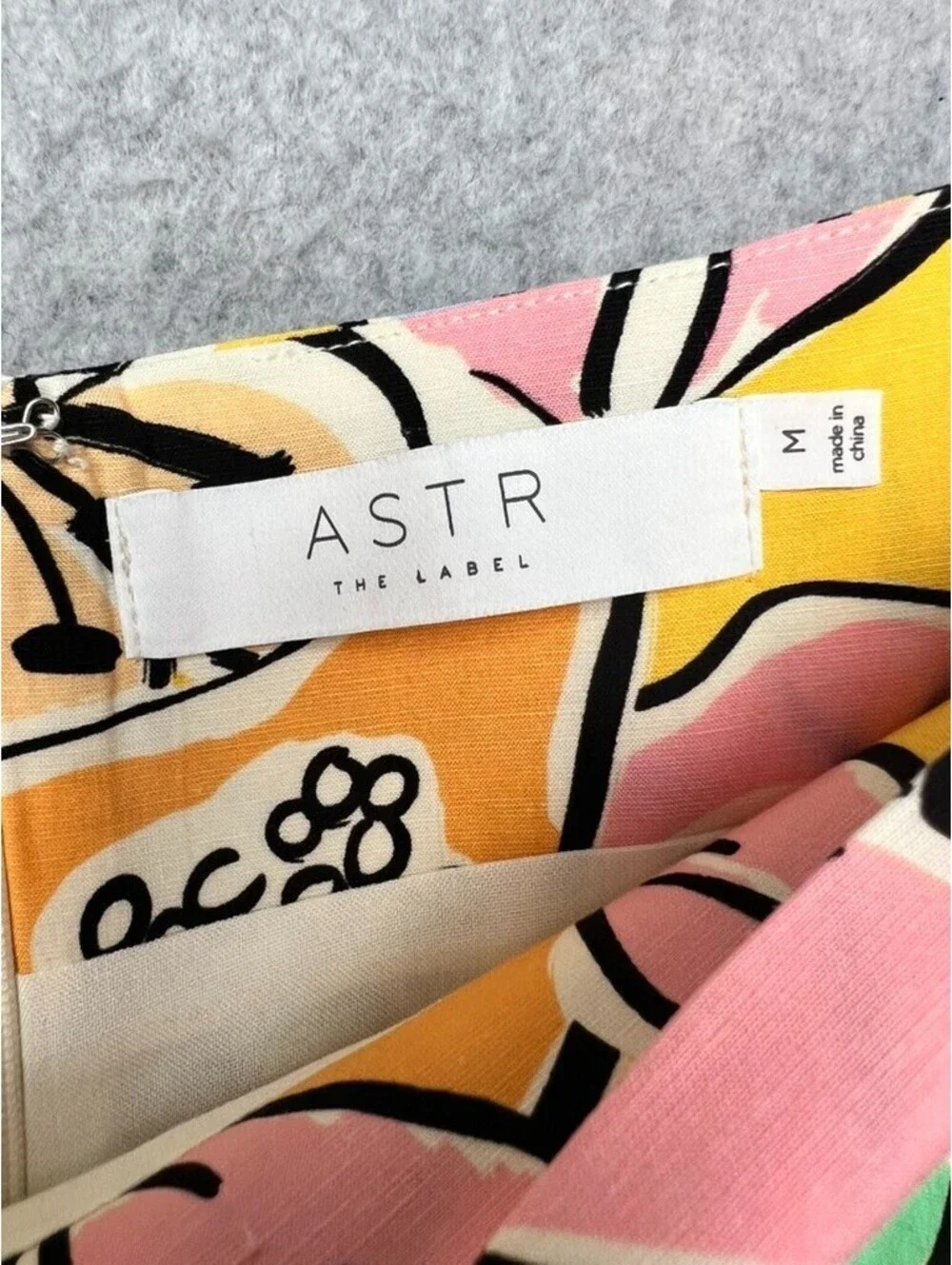 ASTR the Label Covina Tropical Papaya Print Mini Skirt M Vibrant Summer Artsy